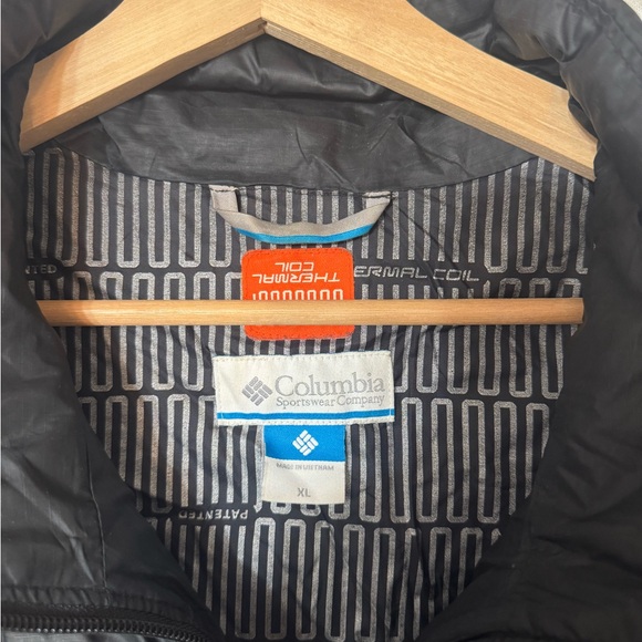 Women’s Columbia Black Quilted Vest - Picture 3 of 3